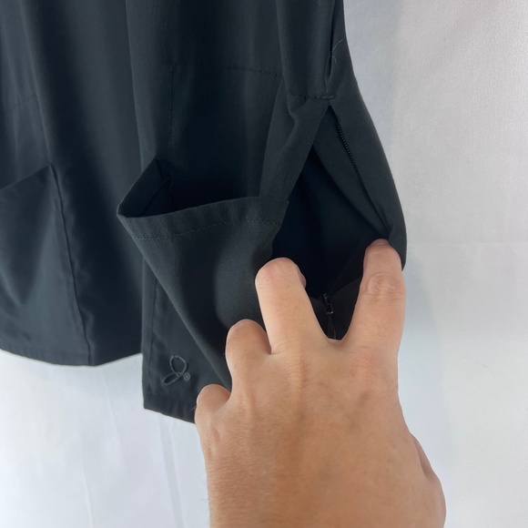Jaanuu Scrubs Black Scrubs Top Multiple Pockets Size M - Picture 4 of 5